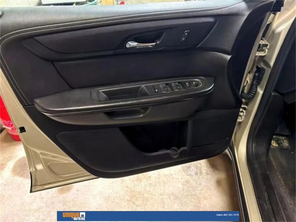 used 2015 Chevrolet Traverse car, priced at $9,200