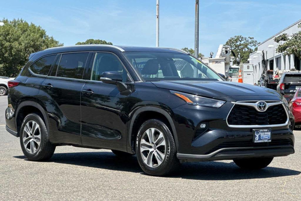 used 2022 Toyota Highlander car, priced at $32,695