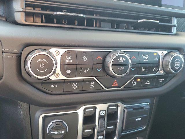 new 2025 Jeep Gladiator car, priced at $51,868