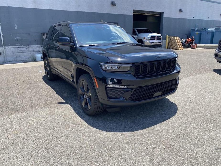 new 2024 Jeep Grand Cherokee car, priced at $45,922