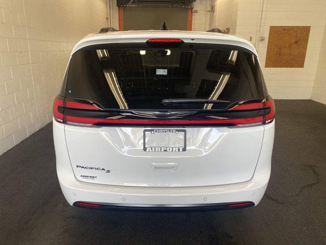 new 2024 Chrysler Pacifica car, priced at $40,238