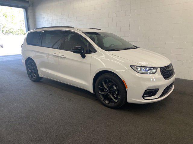 new 2024 Chrysler Pacifica car, priced at $40,238