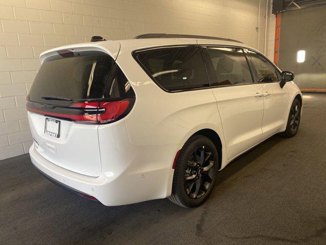 new 2024 Chrysler Pacifica car, priced at $40,238