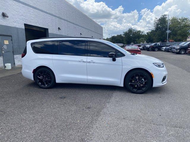 new 2024 Chrysler Pacifica car, priced at $35,969