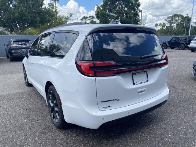 new 2024 Chrysler Pacifica car, priced at $35,969