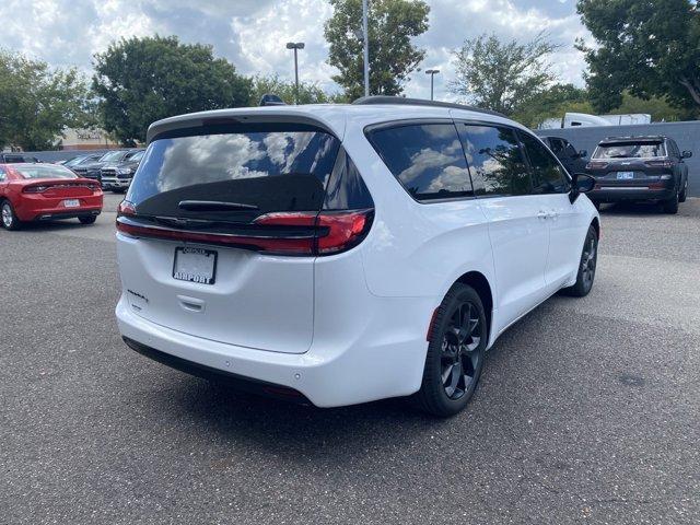 new 2024 Chrysler Pacifica car, priced at $35,969