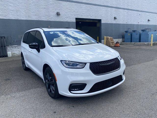 new 2024 Chrysler Pacifica car, priced at $35,969