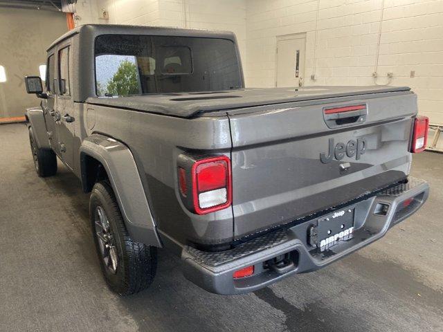 new 2024 Jeep Gladiator car, priced at $40,437