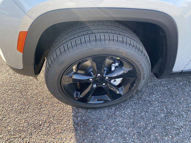 new 2025 Jeep Grand Cherokee car, priced at $43,997