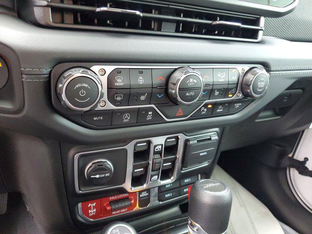 new 2025 Jeep Gladiator car, priced at $43,674