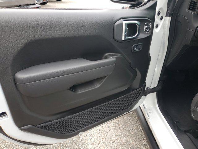 new 2025 Jeep Gladiator car, priced at $43,674