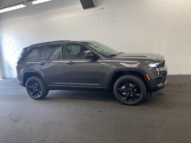 new 2024 Jeep Grand Cherokee car, priced at $45,921