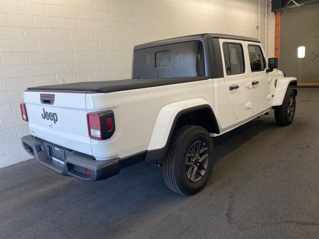 new 2024 Jeep Gladiator car, priced at $39,460