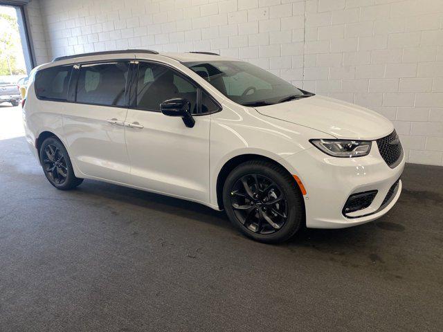 new 2024 Chrysler Pacifica car, priced at $39,473