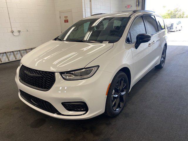 new 2024 Chrysler Pacifica car, priced at $39,473