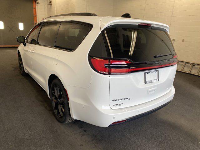 new 2024 Chrysler Pacifica car, priced at $39,473