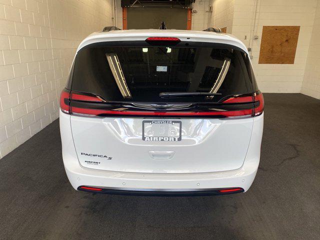 new 2024 Chrysler Pacifica car, priced at $39,473