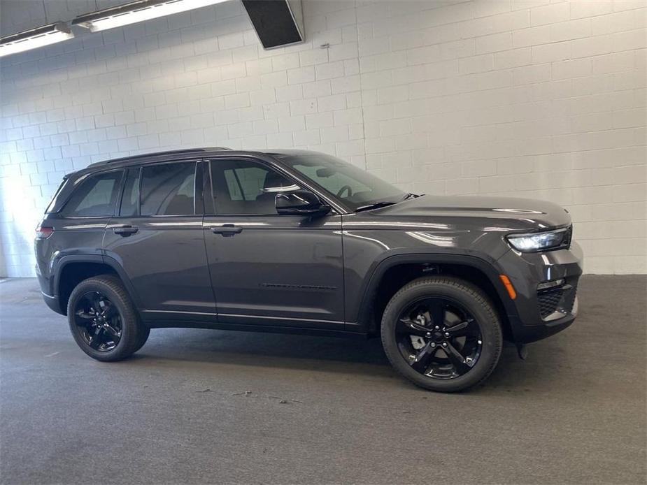 new 2024 Jeep Grand Cherokee car, priced at $45,921