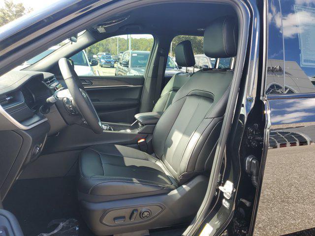 new 2025 Jeep Grand Cherokee car, priced at $36,155