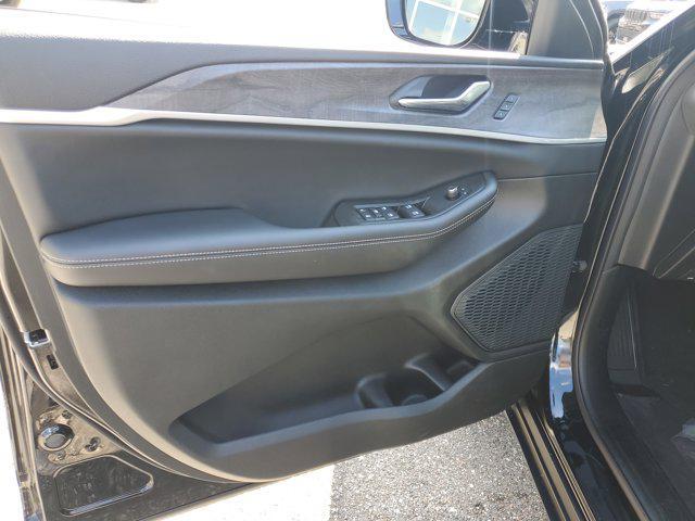 new 2025 Jeep Grand Cherokee car, priced at $36,155