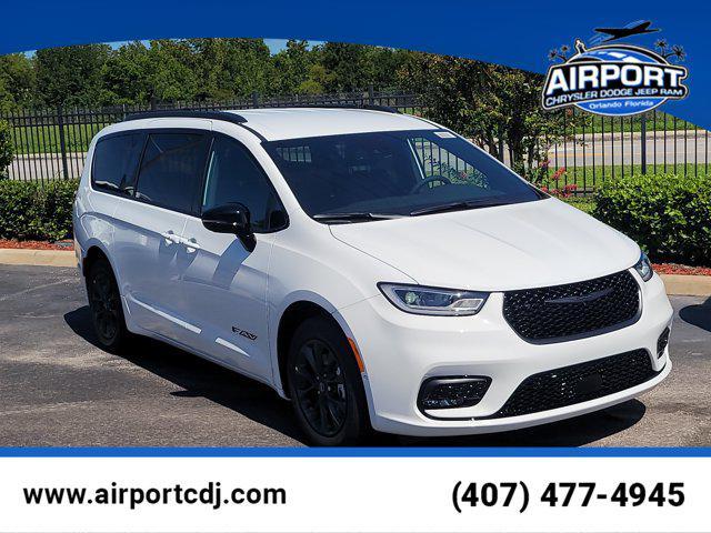 new 2025 Chrysler Pacifica car, priced at $32,049