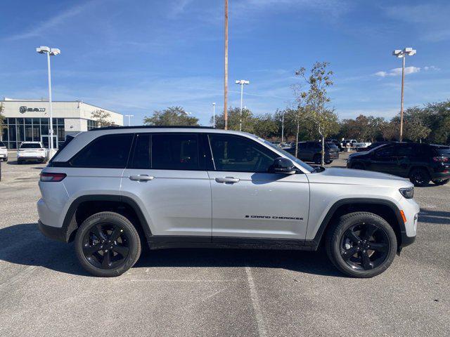 new 2025 Jeep Grand Cherokee car, priced at $40,476