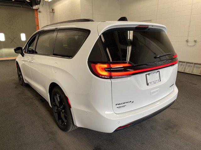 new 2024 Chrysler Pacifica car, priced at $46,337