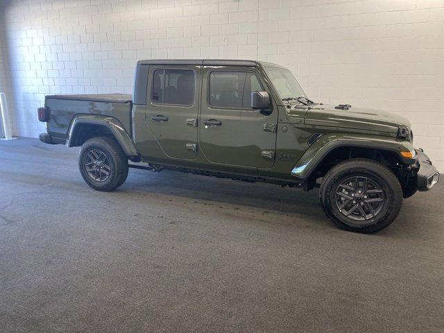 new 2024 Jeep Gladiator car, priced at $40,437