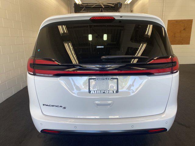 new 2024 Chrysler Pacifica car, priced at $39,488