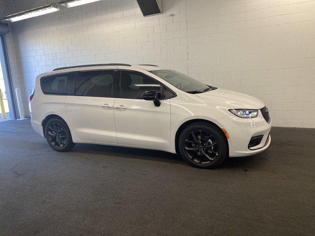 new 2024 Chrysler Pacifica car, priced at $39,488