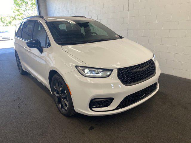 new 2024 Chrysler Pacifica car, priced at $39,488