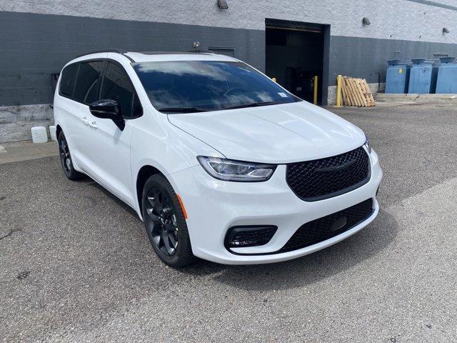 new 2024 Chrysler Pacifica car, priced at $35,973