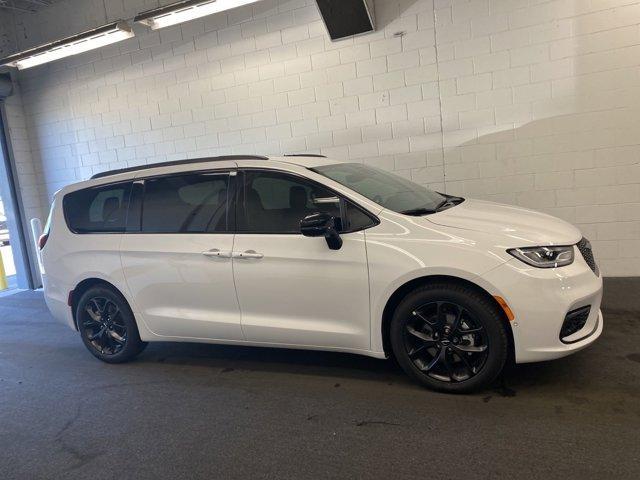 new 2024 Chrysler Pacifica car, priced at $35,510