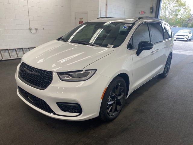 new 2024 Chrysler Pacifica car, priced at $35,238