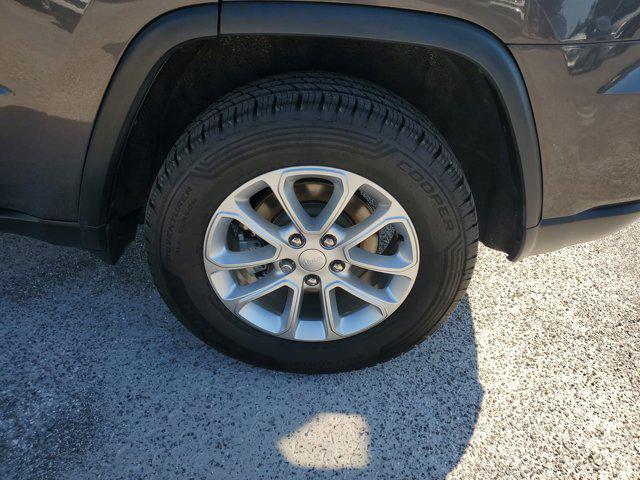 used 2021 Jeep Grand Cherokee car, priced at $17,905