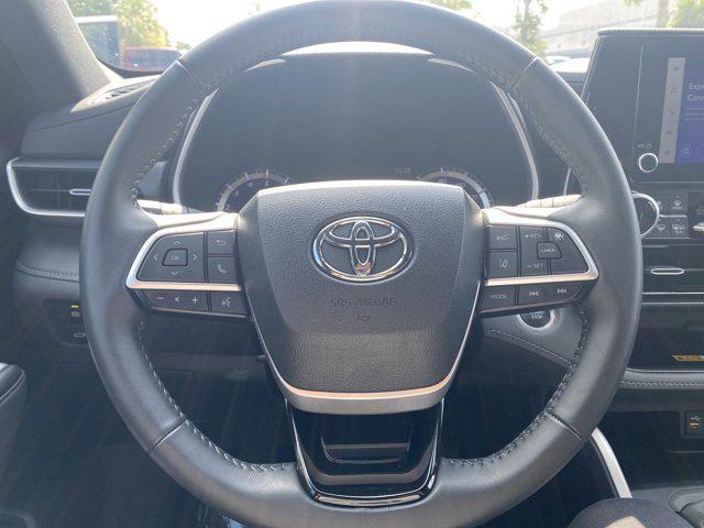 used 2024 Toyota Highlander car, priced at $39,697