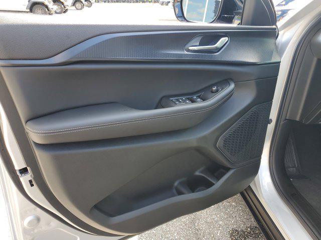 new 2025 Jeep Grand Cherokee car, priced at $35,505