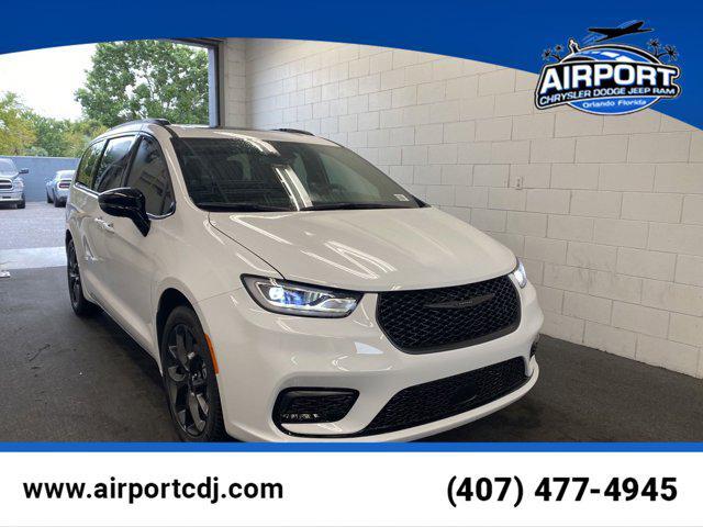 new 2024 Chrysler Pacifica car, priced at $40,956