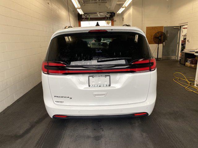 new 2024 Chrysler Pacifica car, priced at $40,206