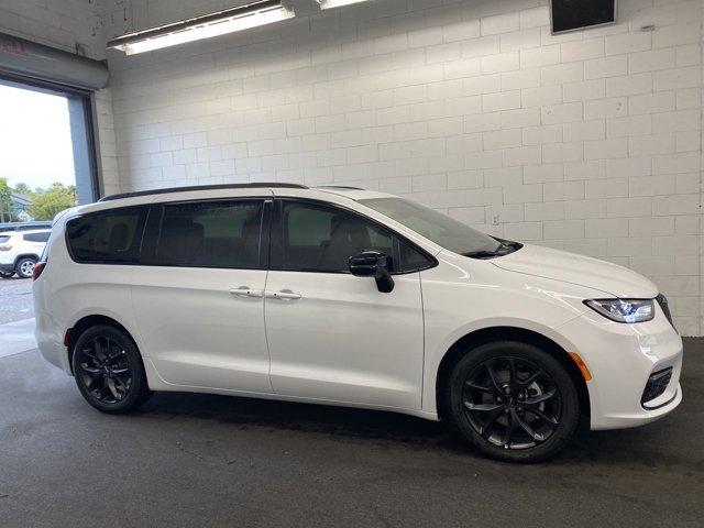 new 2024 Chrysler Pacifica car, priced at $36,718