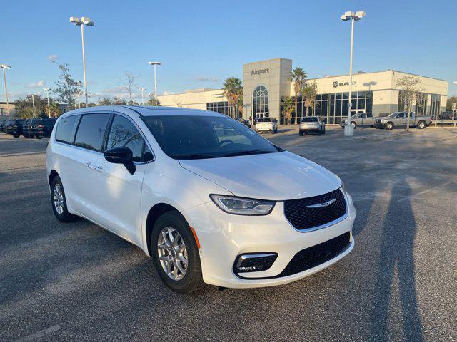 new 2025 Chrysler Pacifica car, priced at $36,955