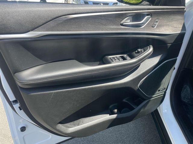 used 2022 Jeep Grand Cherokee car, priced at $33,790