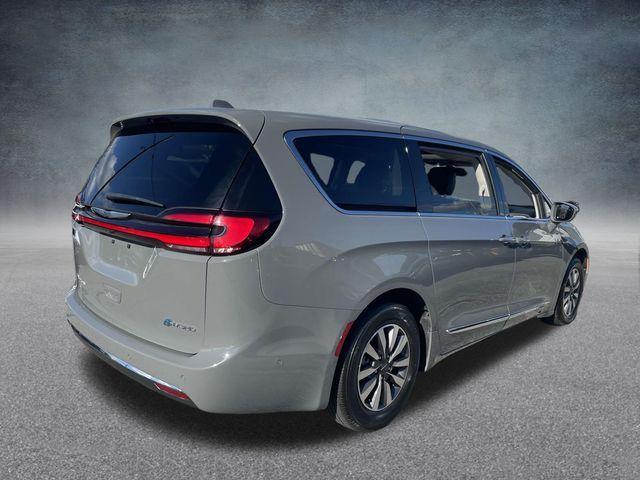 used 2022 Chrysler Pacifica Hybrid car, priced at $27,990