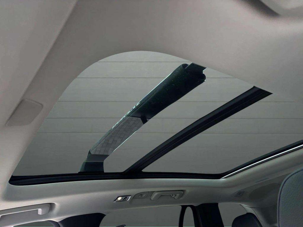 used 2022 Volvo XC90 Recharge Plug-In Hybrid car, priced at $43,000