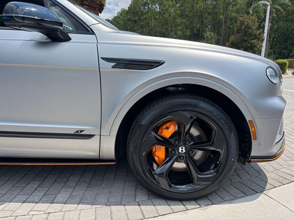 new 2025 Bentley Bentayga car, priced at $295,140