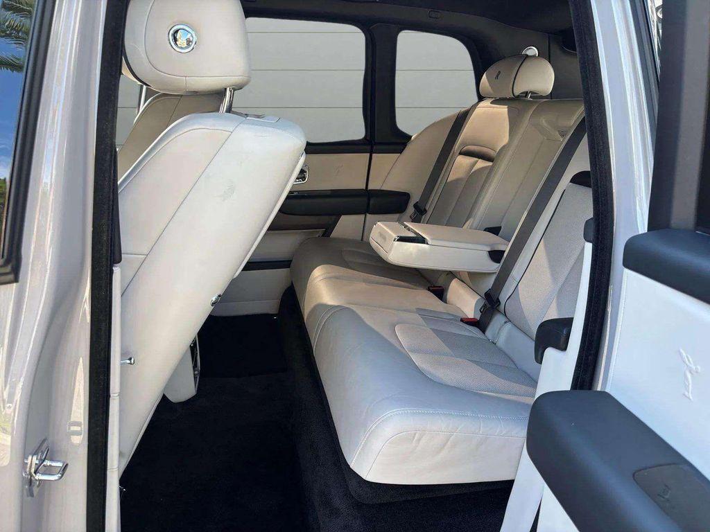 used 2022 Rolls-Royce Cullinan car, priced at $289,000