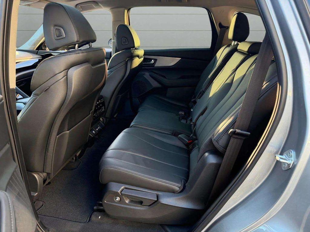 used 2024 Acura MDX car, priced at $37,990