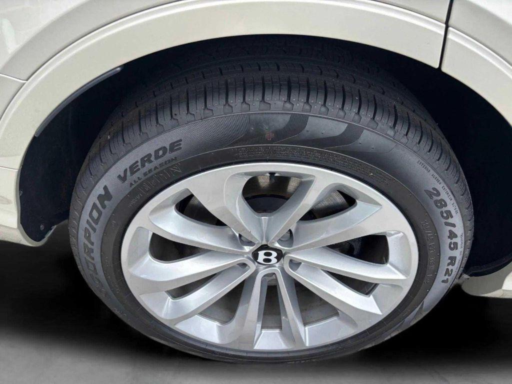 new 2025 Bentley Bentayga car, priced at $271,095