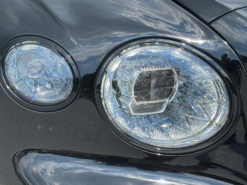 new 2025 Bentley Flying Spur car, priced at $306,605
