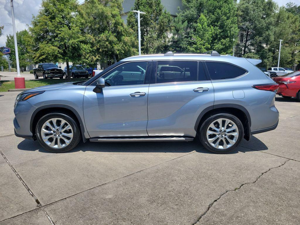 used 2023 Toyota Highlander car, priced at $37,424